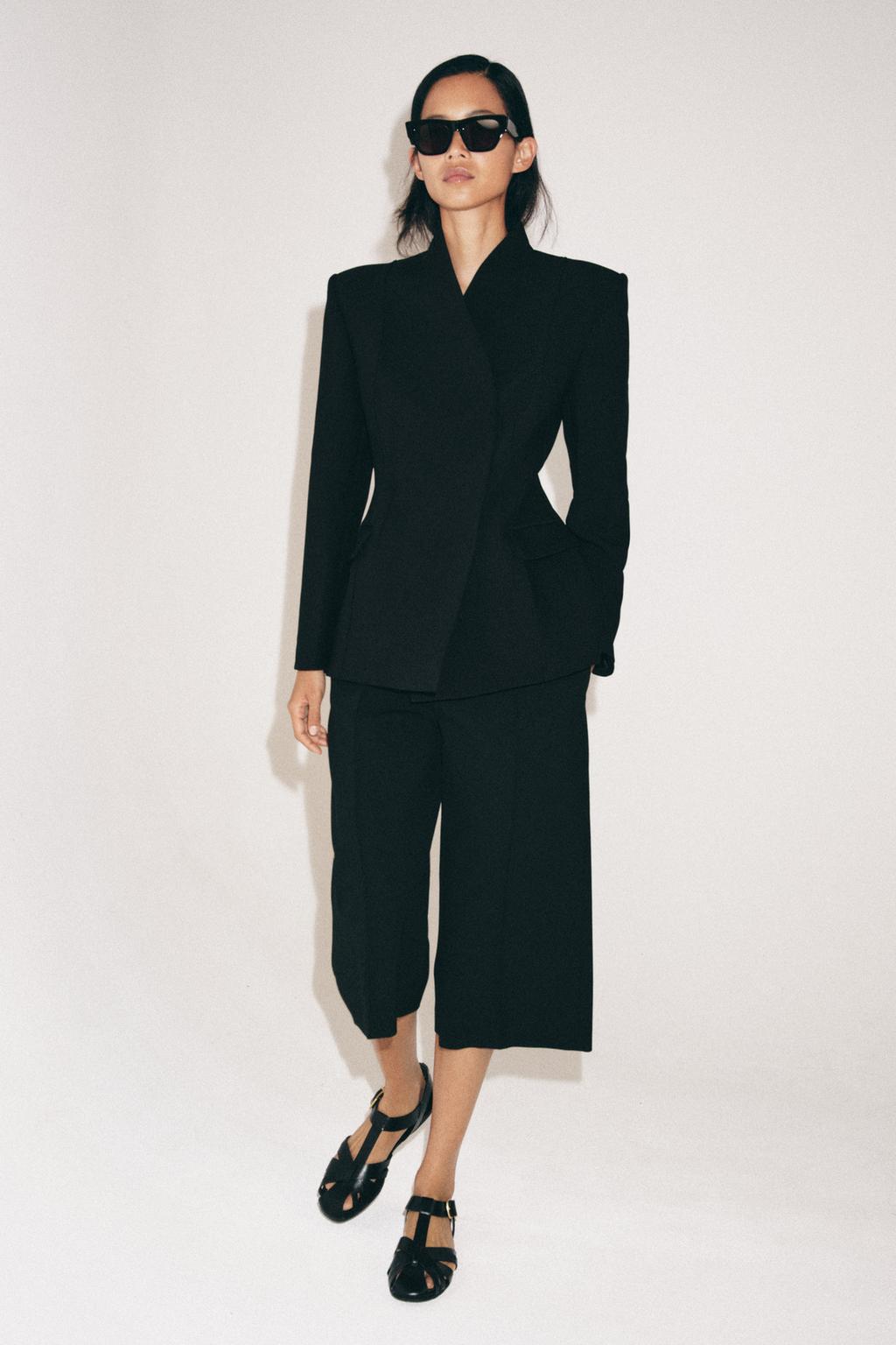 HOURGLASS BLAZER